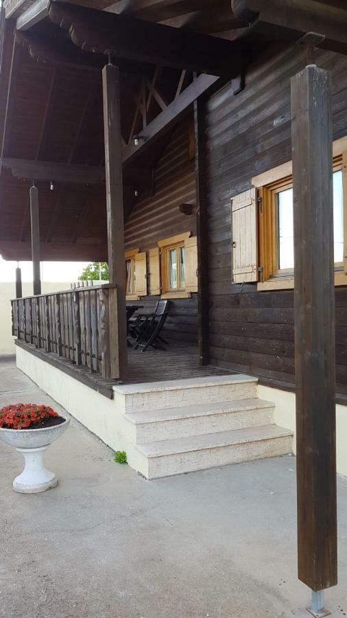 Chalet L Oasi Di Ambra 8 Posti Letto Con Uso Piscina Ardea Exterior foto