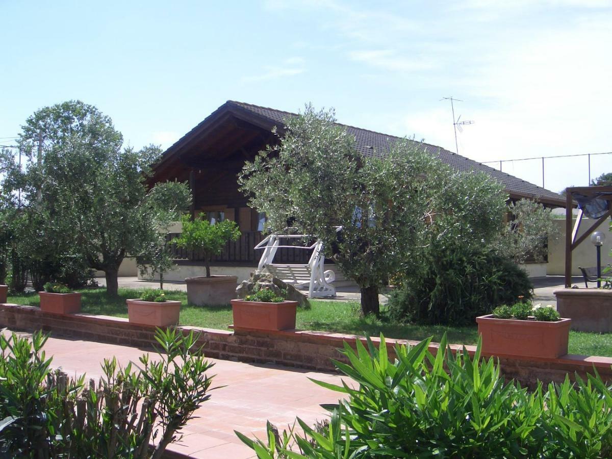Chalet L Oasi Di Ambra 8 Posti Letto Con Uso Piscina Ardea Exterior foto