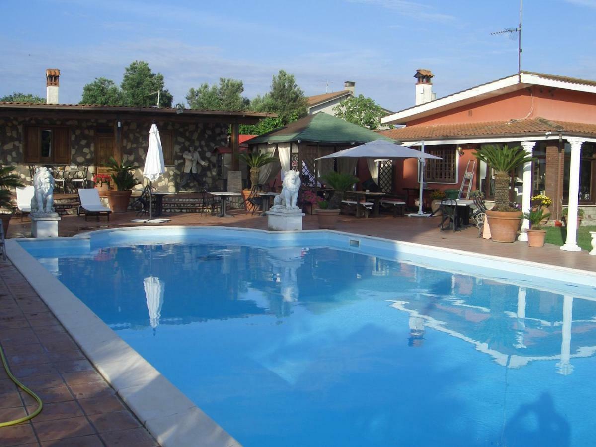 Chalet L Oasi Di Ambra 8 Posti Letto Con Uso Piscina Ardea Exterior foto